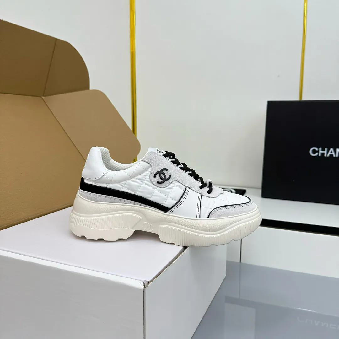 👟👟Ex-factory price 620👟👟 Chanel bread shoes ~ original calfskin panda shoes Chanel 25C latest hot style panda black and white sports shoes casual sneakers Xiaoxiang hot item classic black and white panda color coco girls must pay Fabric: original custom mixed sheepskin lining: original imported breathable mesh lining outsole: Original molded rubber + TPU combination Size: Women's 35-41